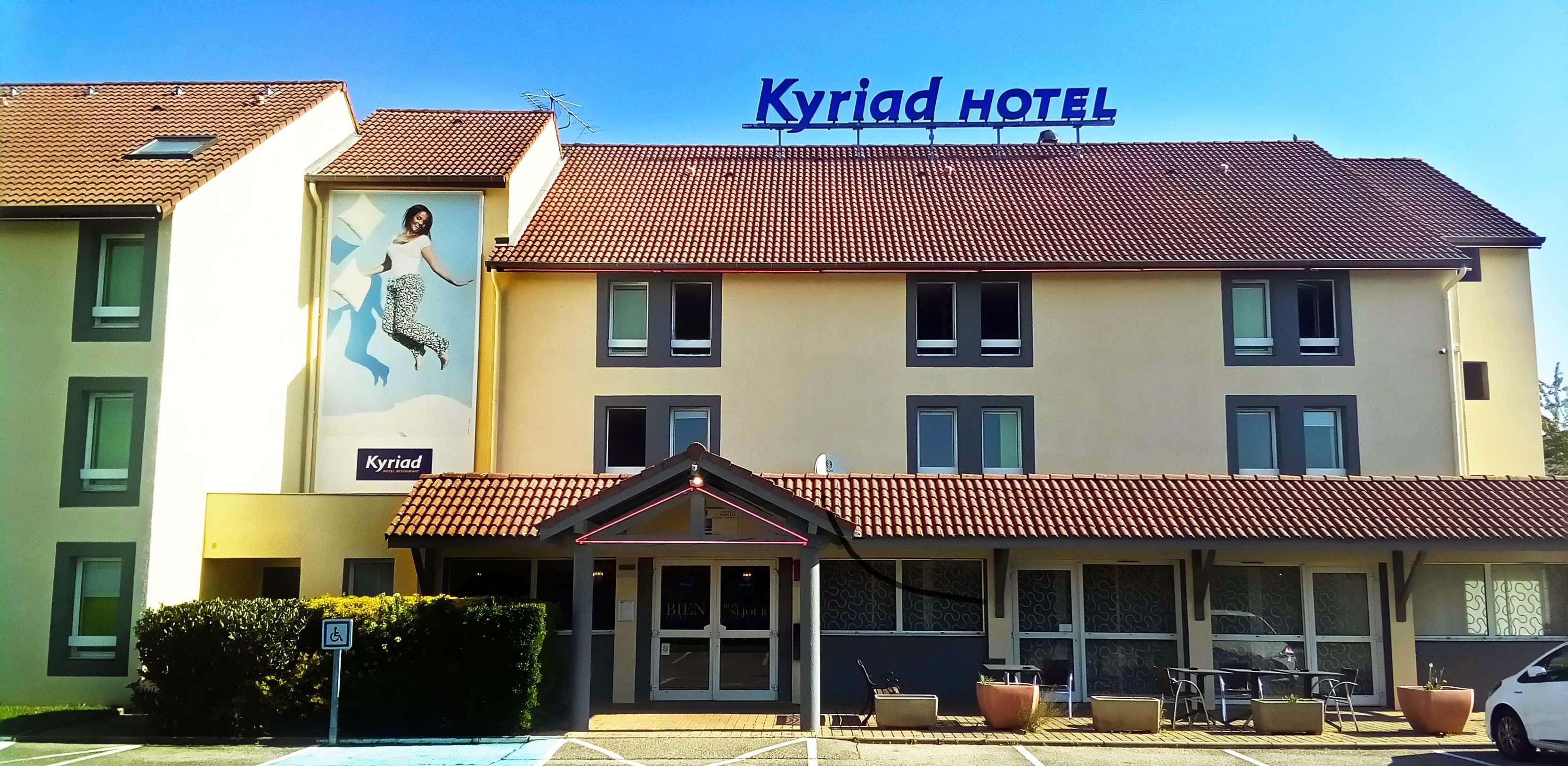 Kyriad Lyon Est - Saint Bonnet De Mure Saint-Bonnet-de-Mure Exterior foto