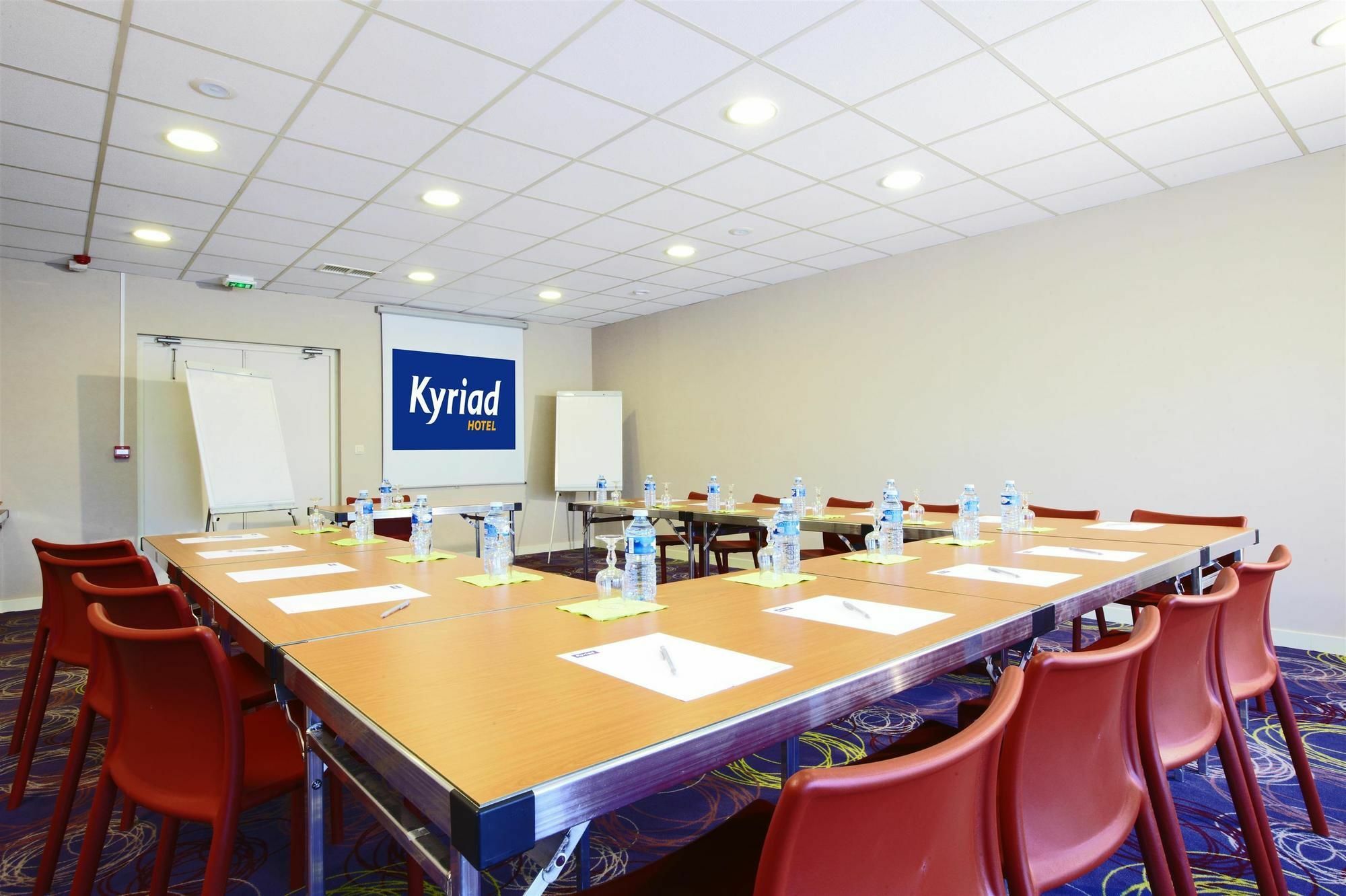 Kyriad Lyon Est - Saint Bonnet De Mure Saint-Bonnet-de-Mure Exterior foto